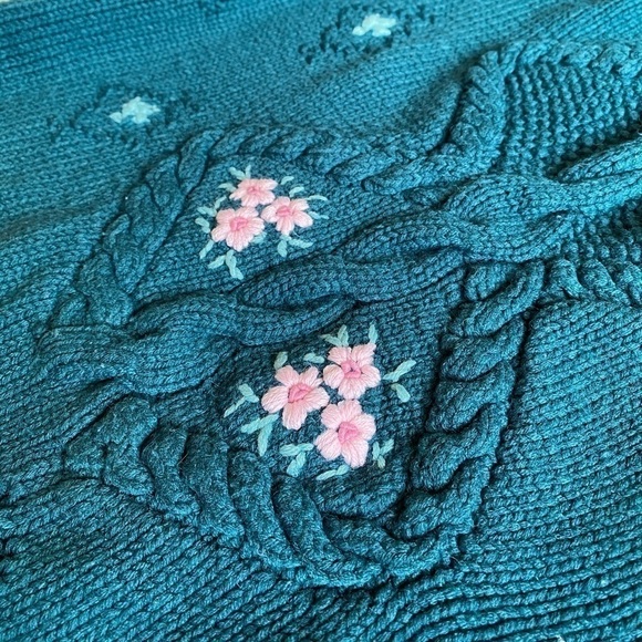 VINTAGE Weekend Edition Hand Knitted Green Floral Sweater - Picture 7 of 12